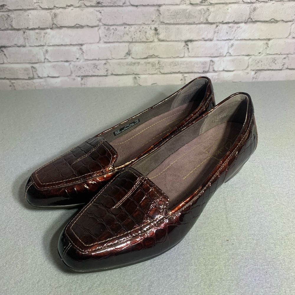Clarks Purple Flats Sleek Slip-On Loafers